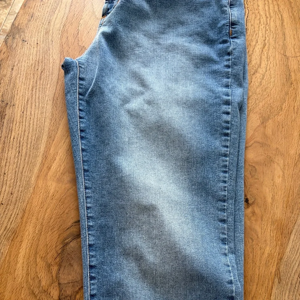 NYDJ Cuffed Hem Jeans – Size 12 💙 Lightwash & Stretchy